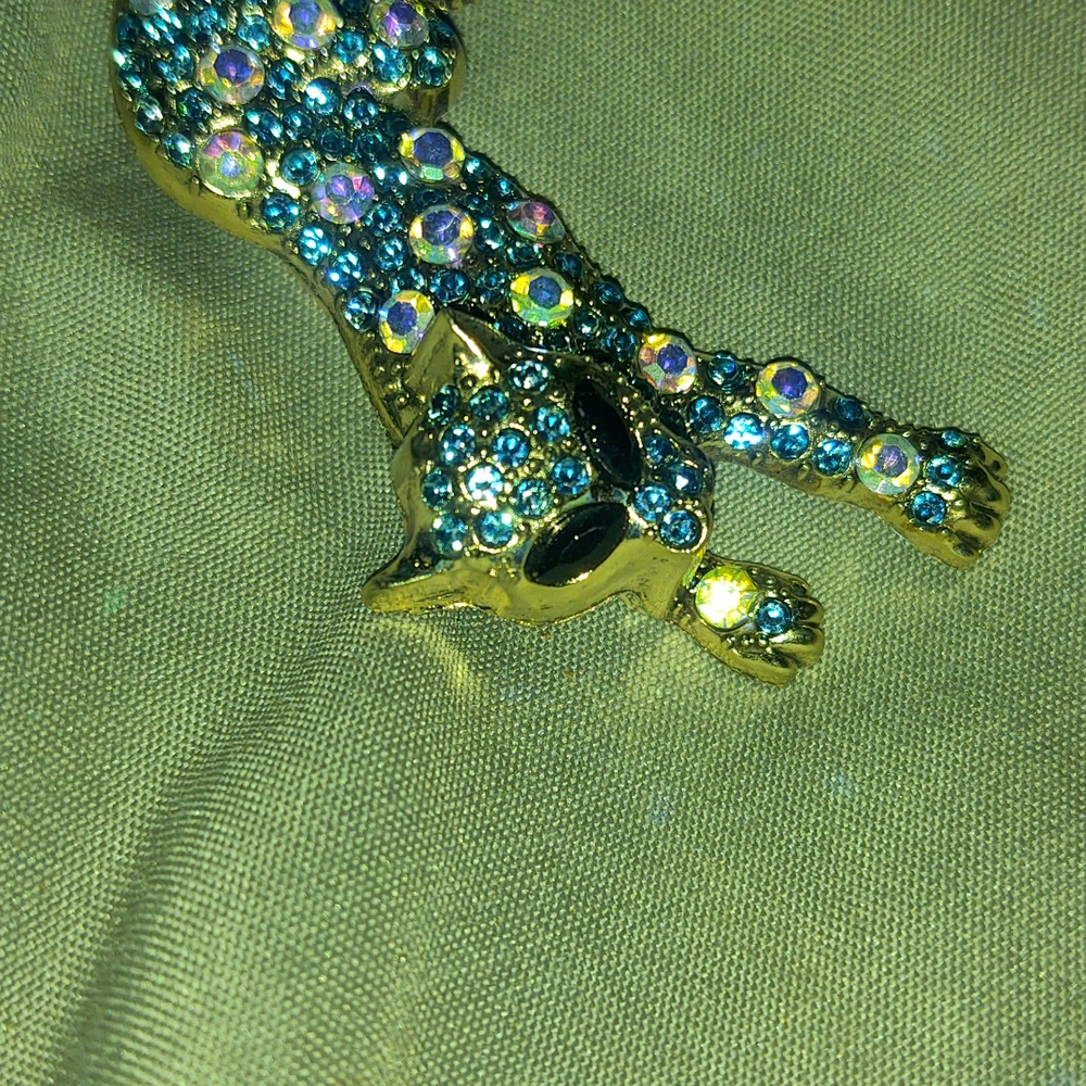 Blue Crystal Cat Brooch - Sparkling Blue Rhinestone Pin - Picture 4 of 4